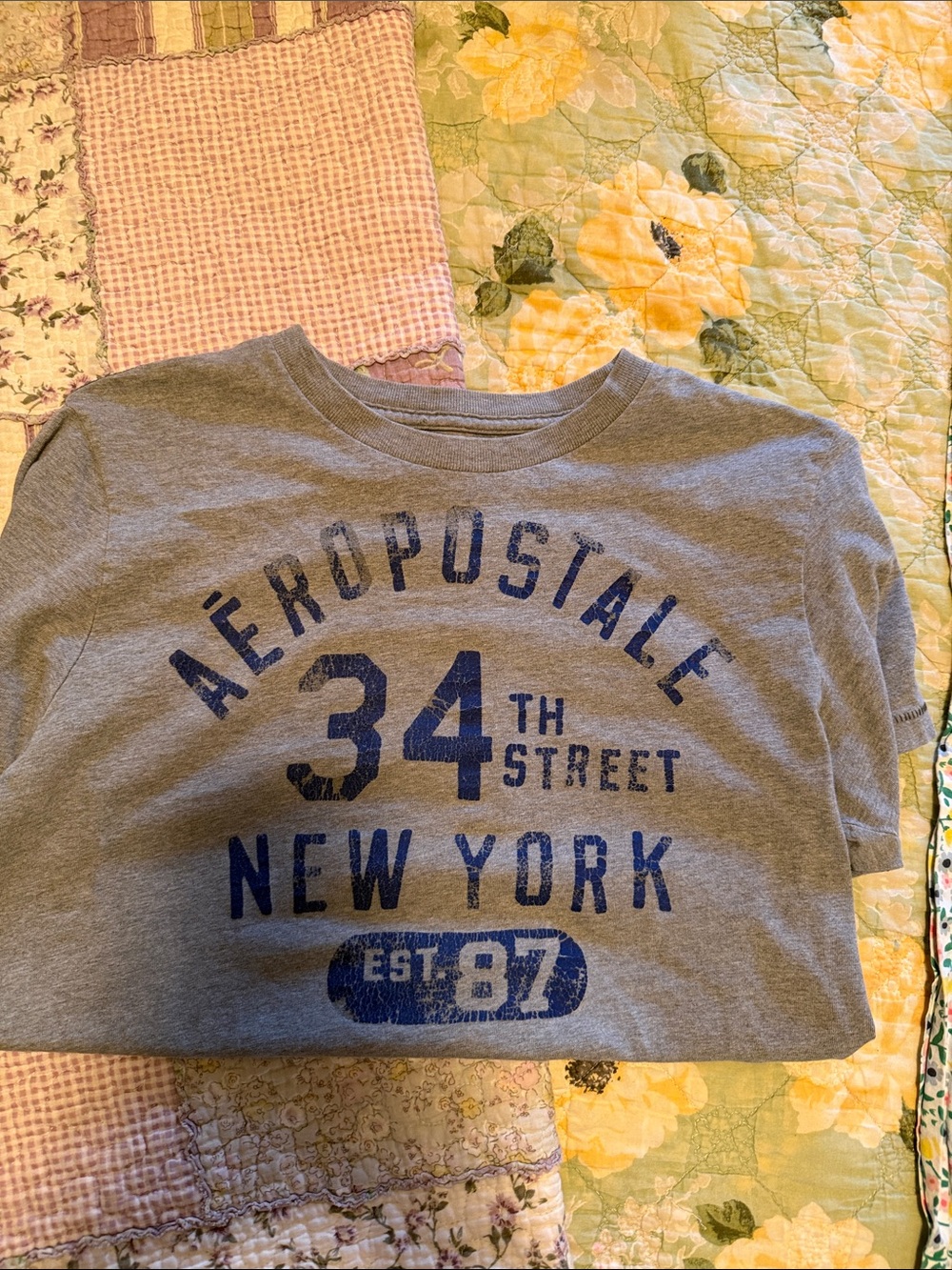 Aeropostale Gray Tee with Navy Blue '34th Street New York' Graphic